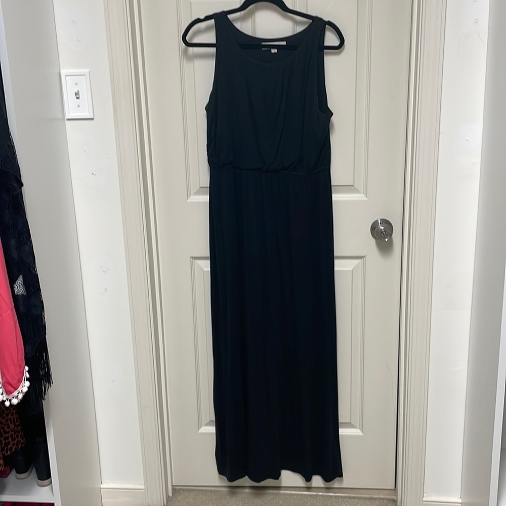 VGUC Loft maxi dress. No flaws or pilling that I can see.